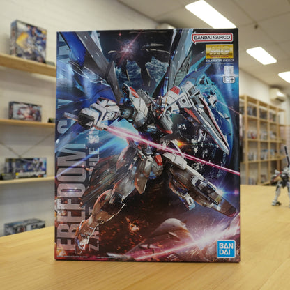 MG 1/100 Freedom Gundam Ver.2.0